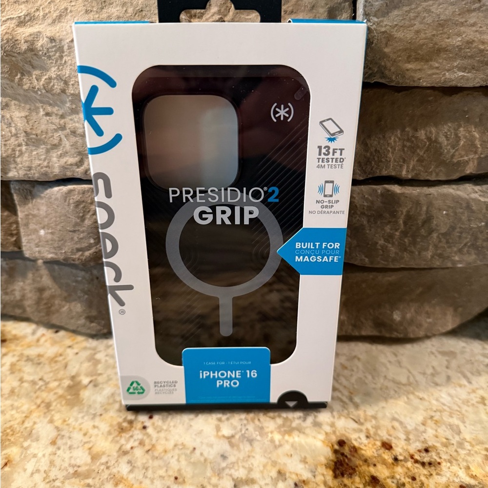 Speck Presidio 2 iPhone 16 Pro case